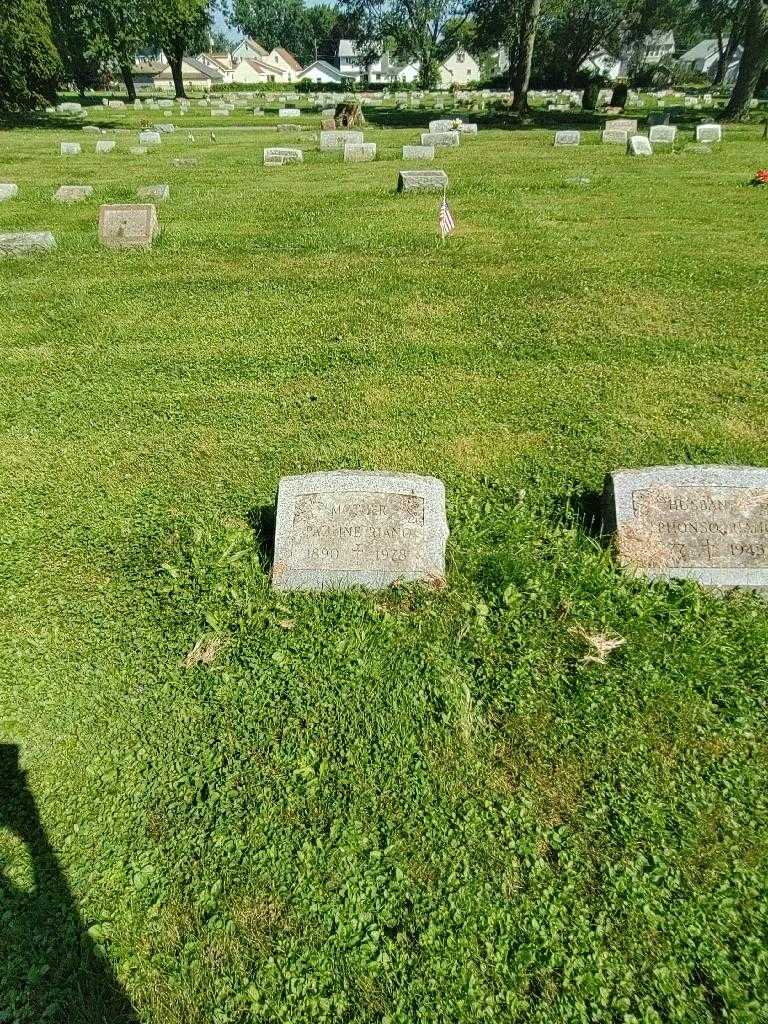 Pauline M. Riano's grave. Photo 1