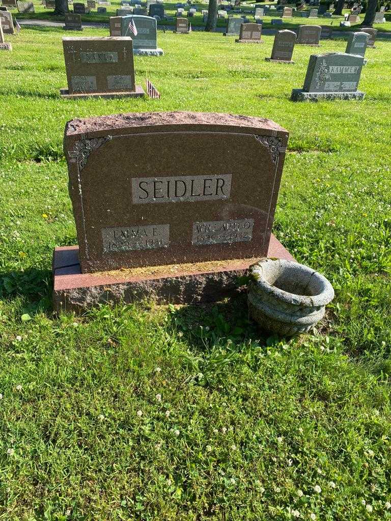 Willard O. Seidler's grave. Photo 2
