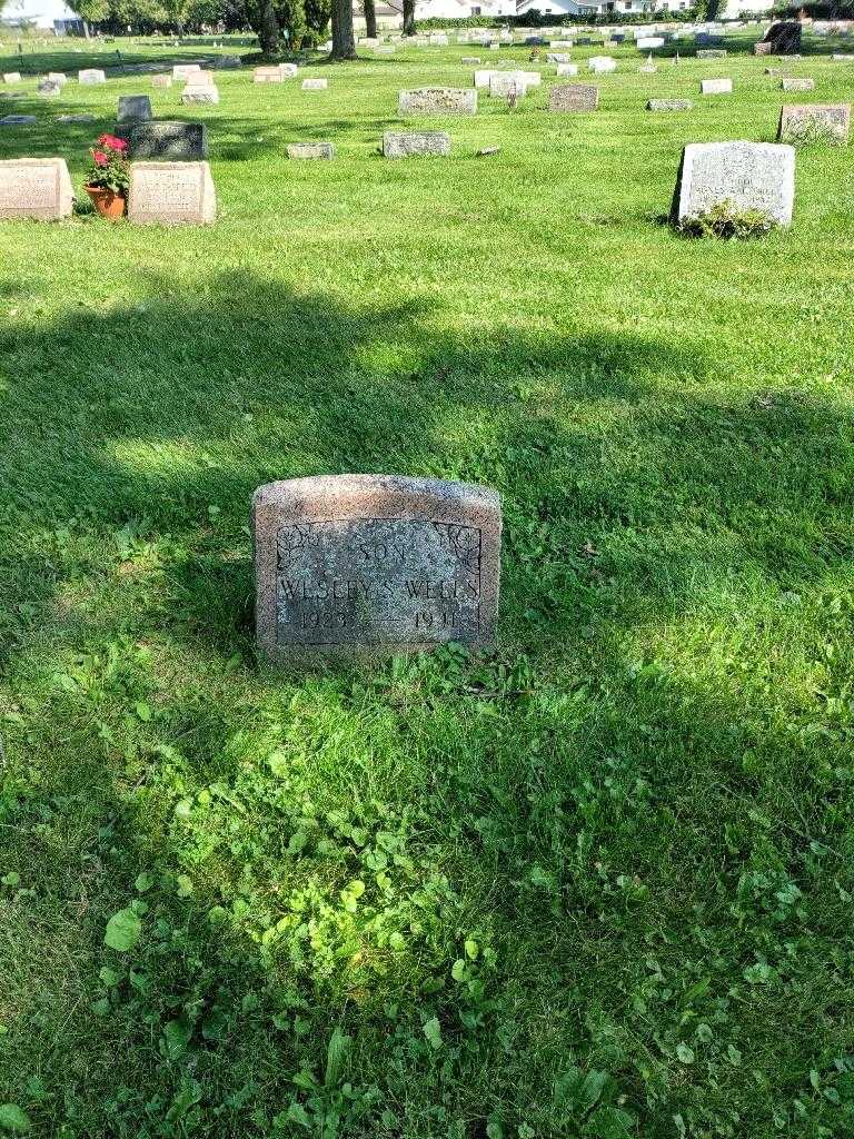 Wesley S. Wells's grave. Photo 1
