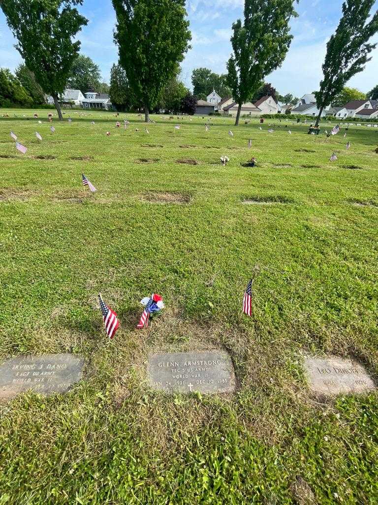 Glenn Armstrong's grave. Photo 1