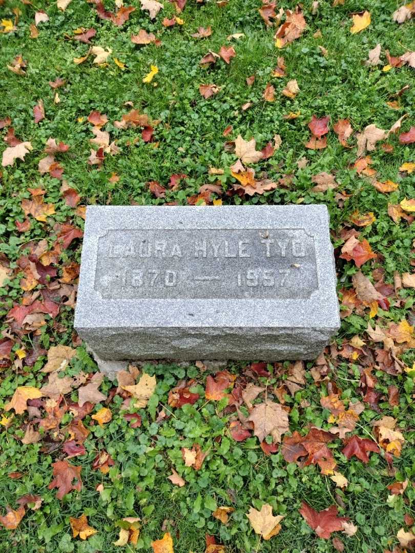 Laura Hyle Tyo's grave. Photo 2