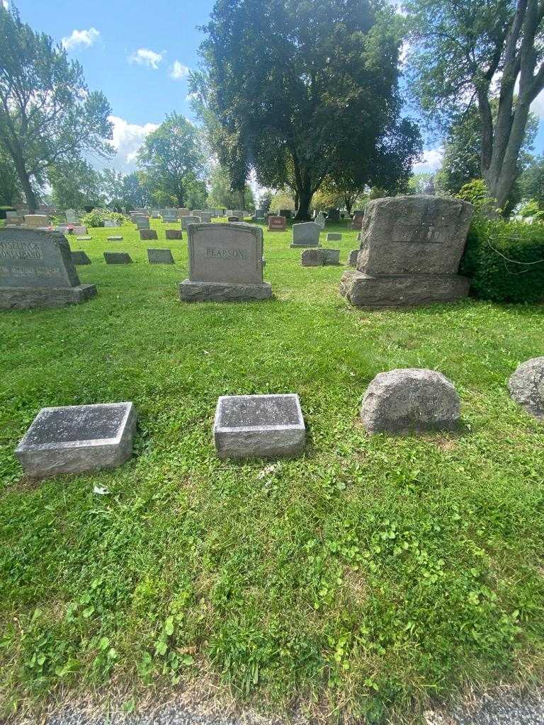 Nellie May Pearson's grave. Photo 1