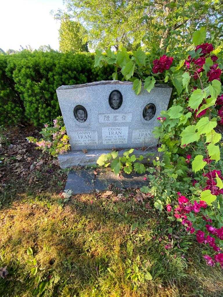 Danny Tran's grave. Photo 1