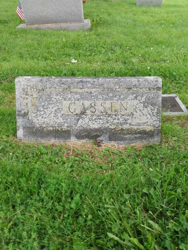 Frank Gassen's grave. Photo 2