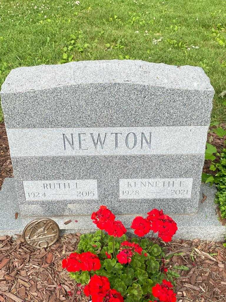 Kenneth E. Newton's grave. Photo 1