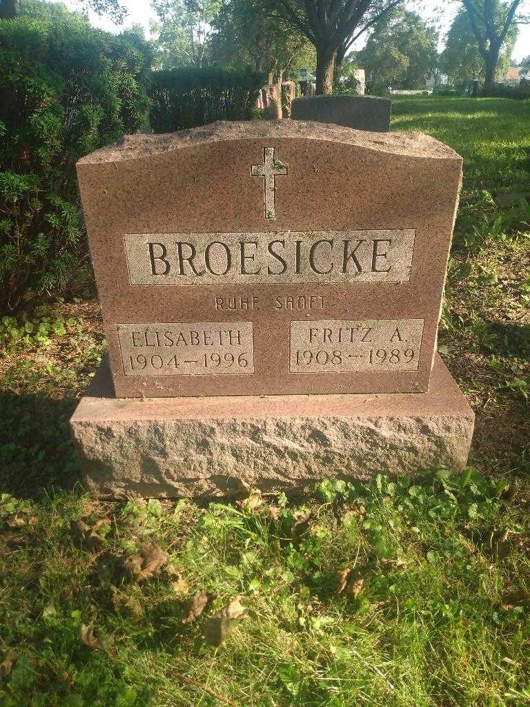 Elisabeth Broesicke's grave. Photo 2