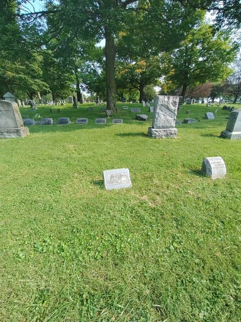 Leon W. Boddy's grave. Photo 1