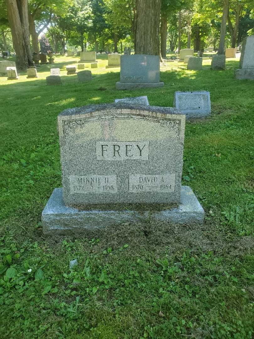 Minnie H. Frey's grave. Photo 2