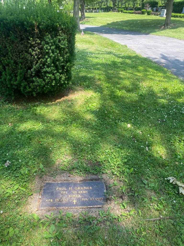 Paul H. Gruner's grave. Photo 2