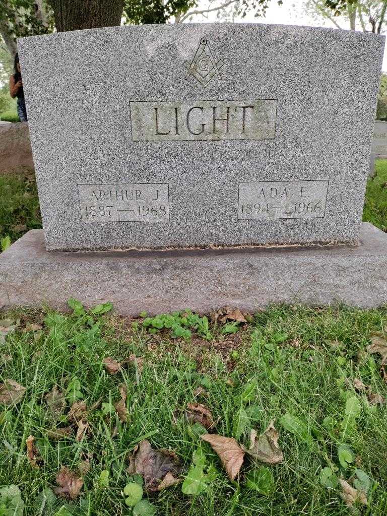 Ada E. Light's grave. Photo 3