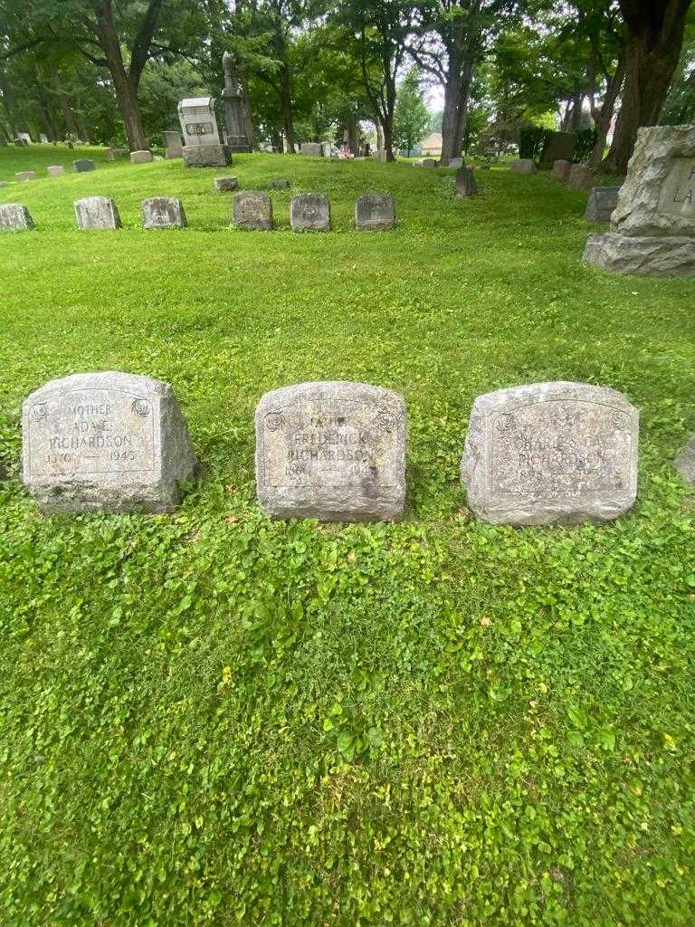 Frederick E. Richardson's grave. Photo 1