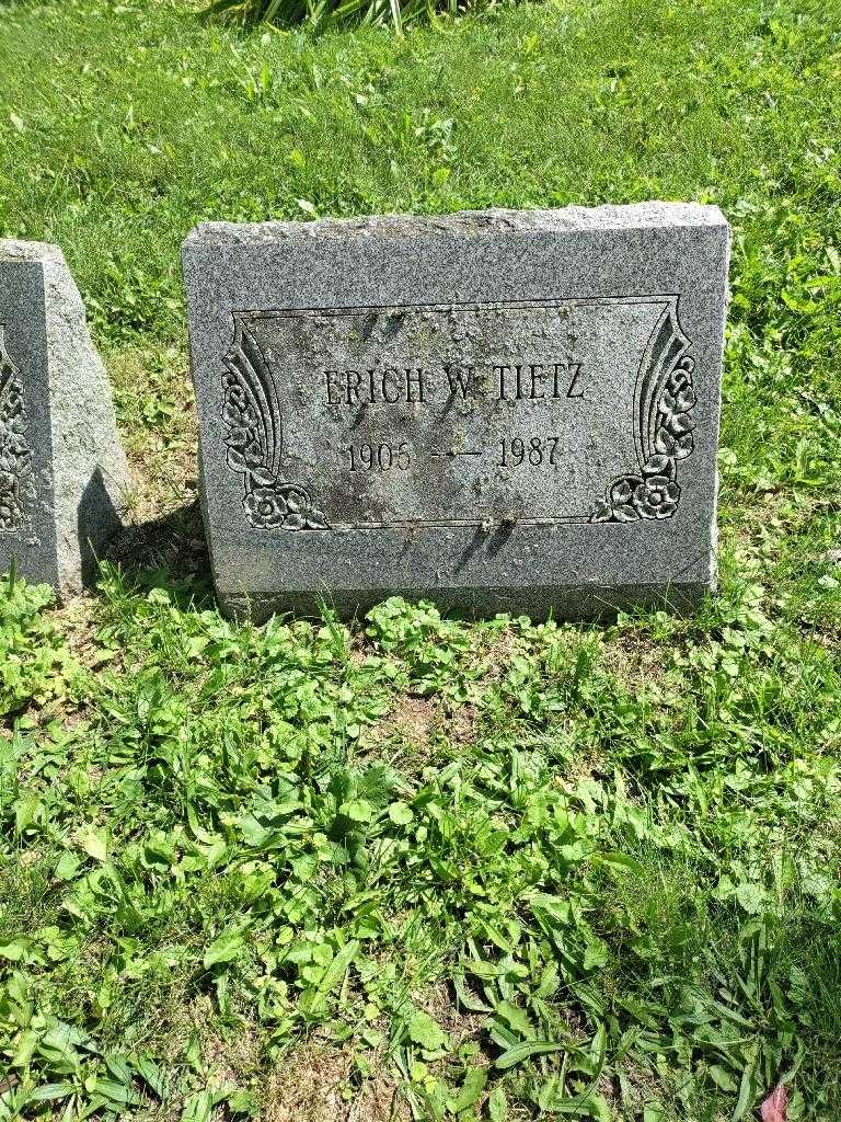 Erich W. Tietz's grave. Photo 2