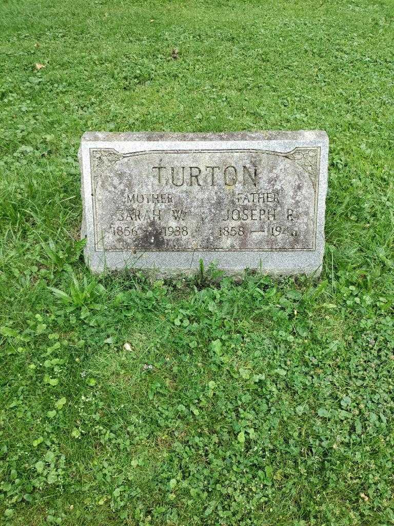 Sarah W. Turton's grave. Photo 1