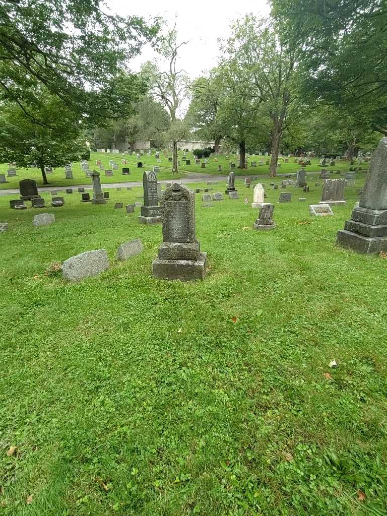 Rudolph F. Momberger's grave. Photo 1