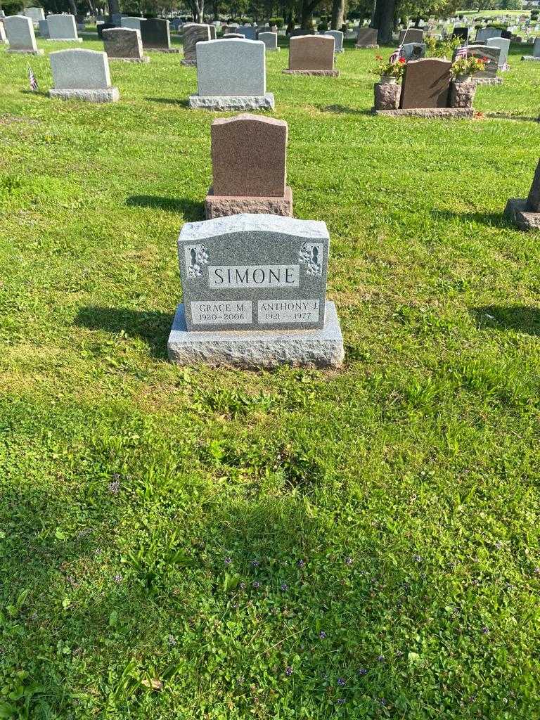 Grace M. Simone's grave. Photo 2