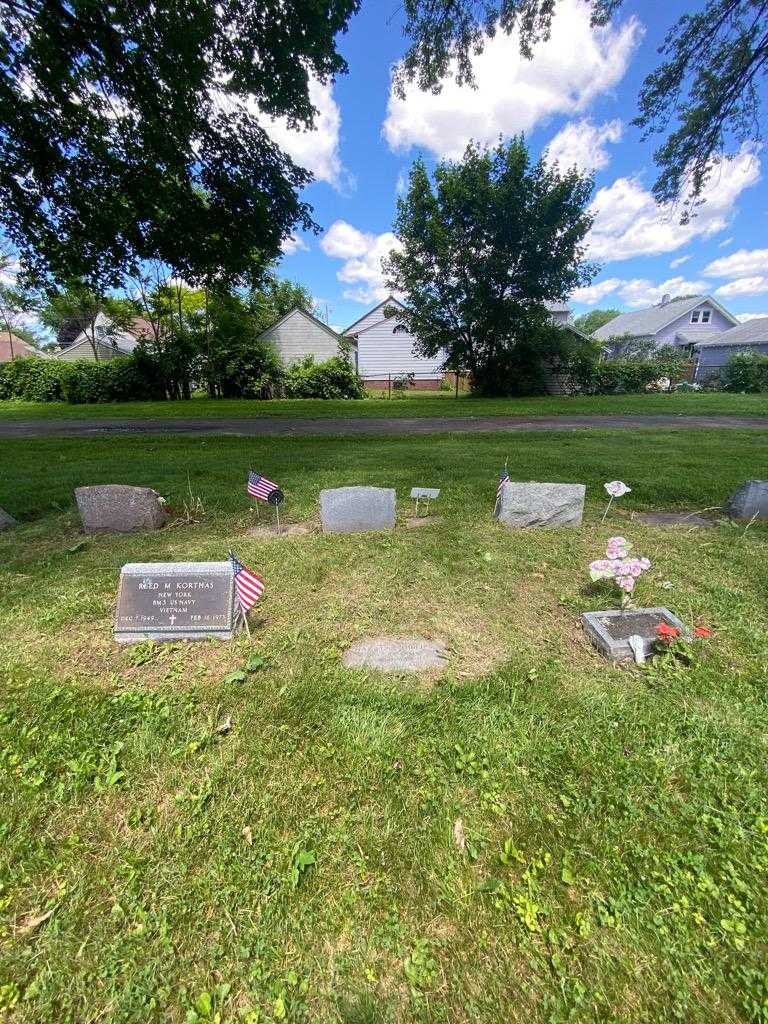 Harry F. Phillips's grave. Photo 1