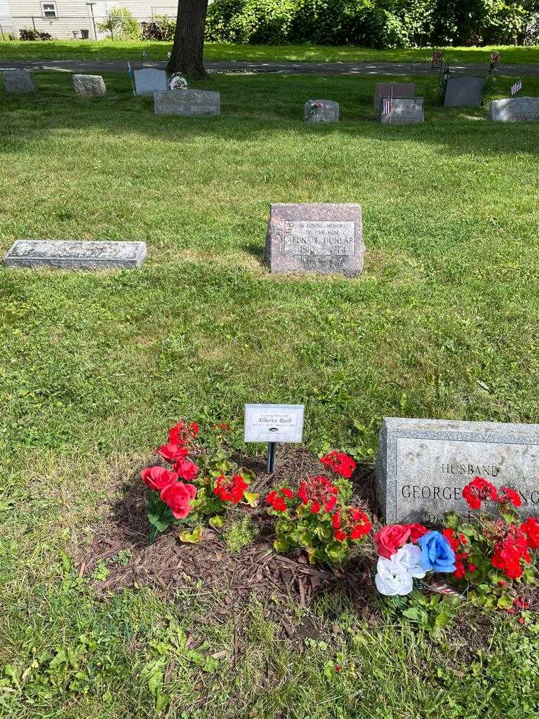Alberta Reeb's grave. Photo 2