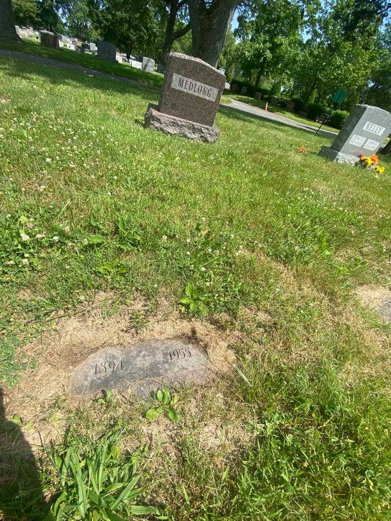 Marjorie T. Medlong's grave. Photo 1