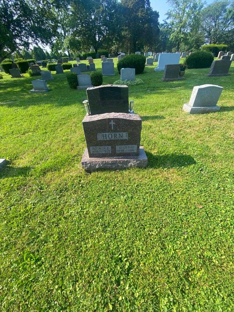 Lester O. Horn's grave. Photo 1