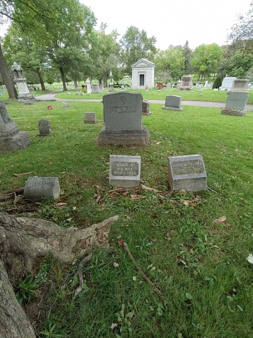 Mary E. Palmer's grave. Photo 1