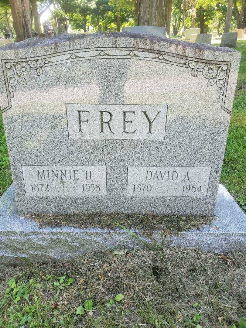 Minnie H. Frey's grave. Photo 3