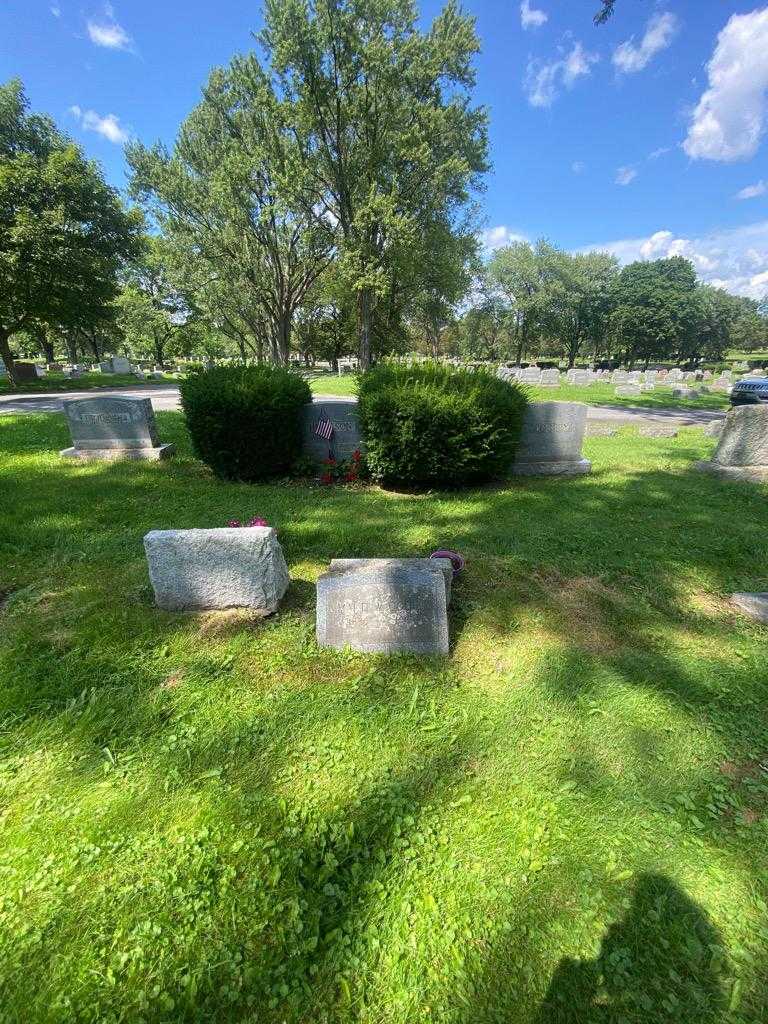 Maud W. Ogden's grave. Photo 1