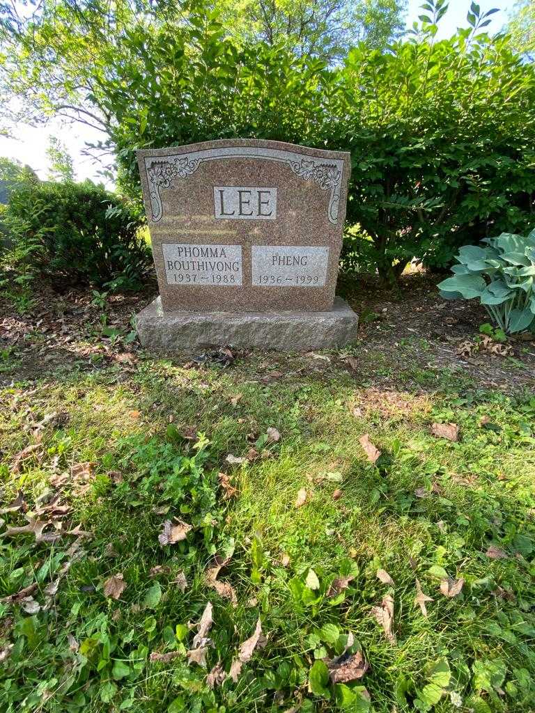 Pheng Lee's grave. Photo 1