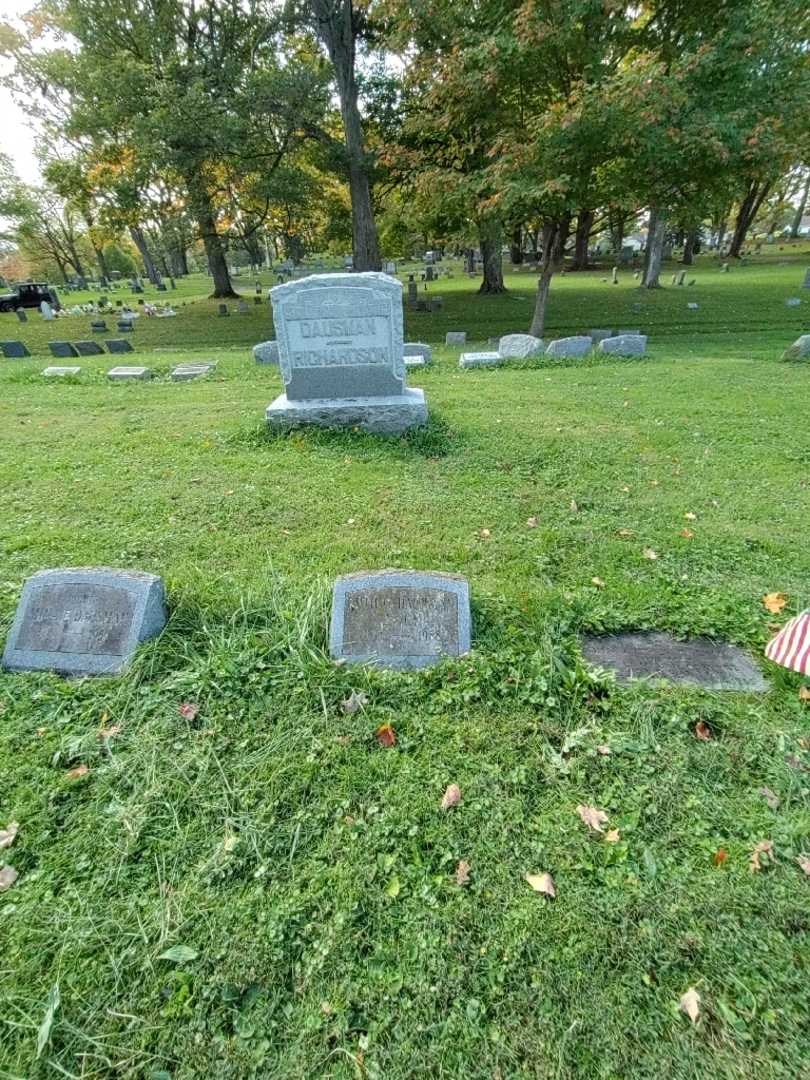 Ruth C. Lynch Dausman's grave. Photo 1