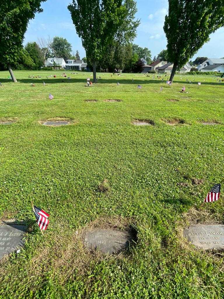 Jessie Ingram Smith's grave. Photo 1