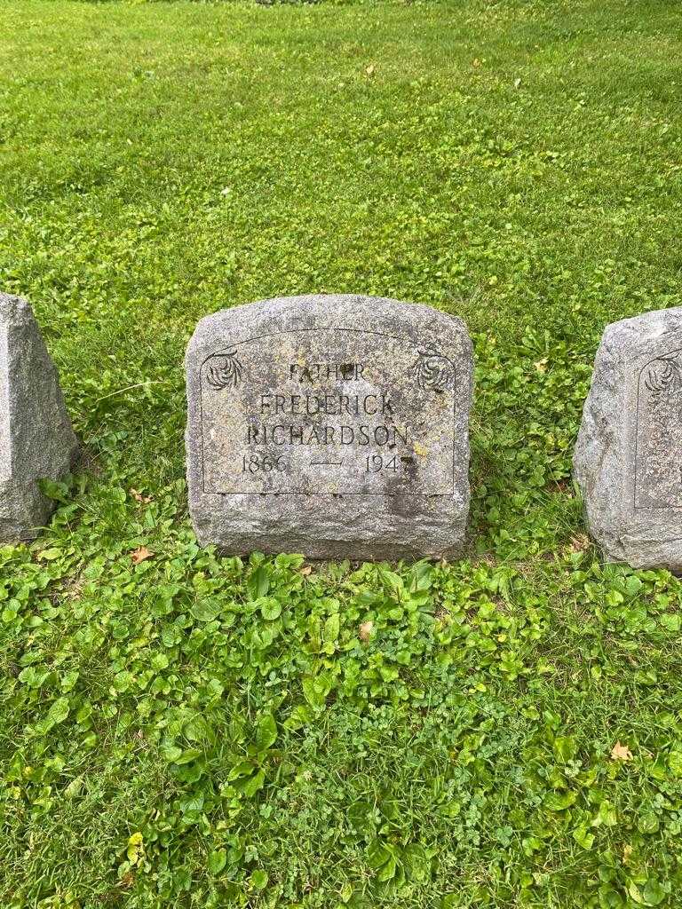 Frederick E. Richardson's grave. Photo 2