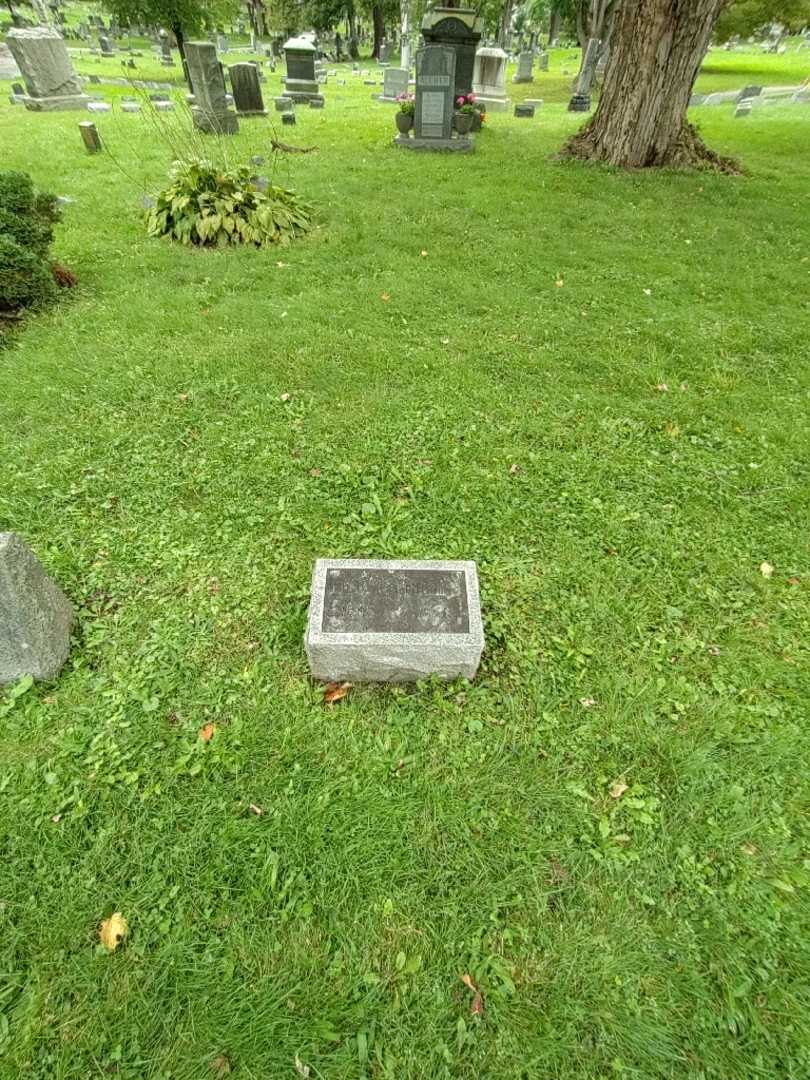 Lena G. Phillips's grave. Photo 1