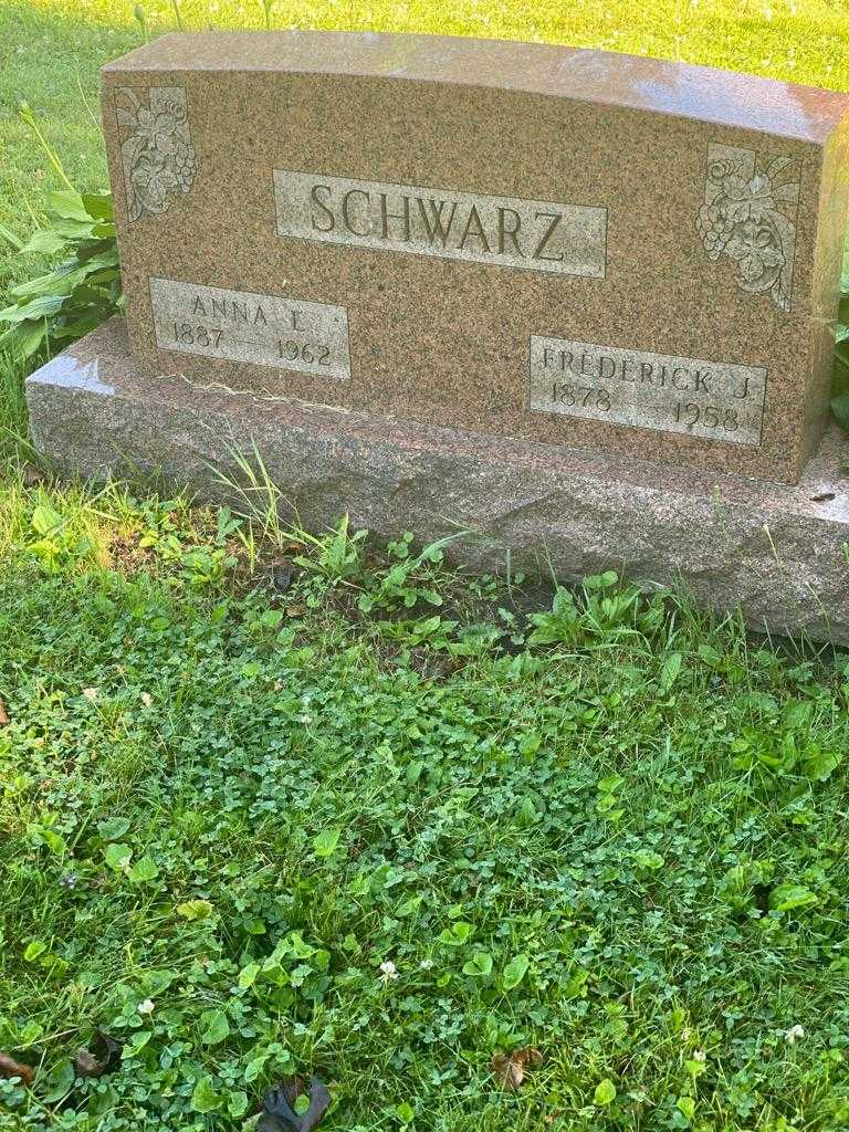 Frederick J. Schwarz's grave. Photo 3