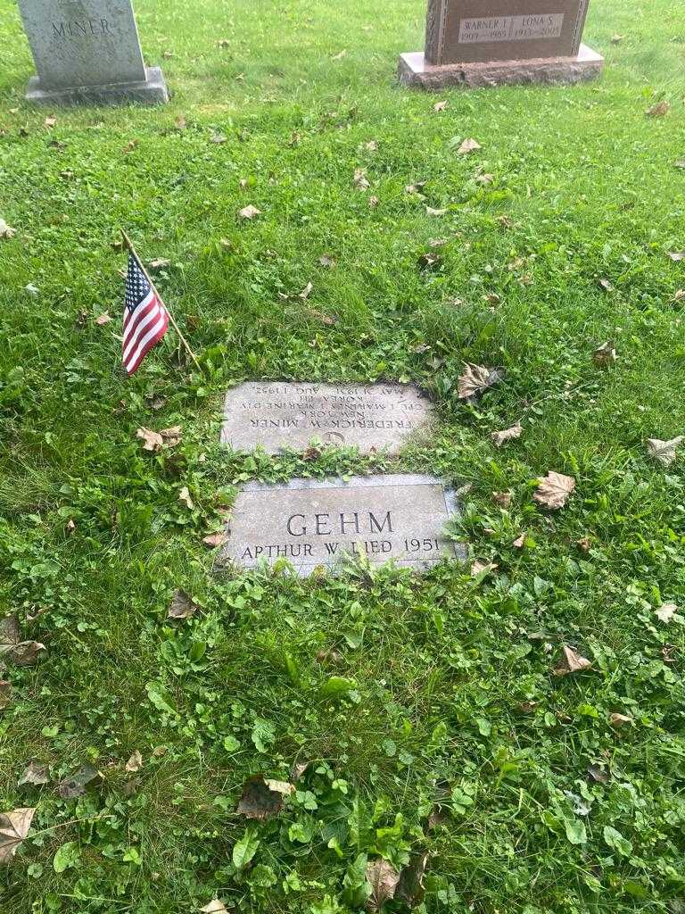 Arthur W. Gehm's grave. Photo 2