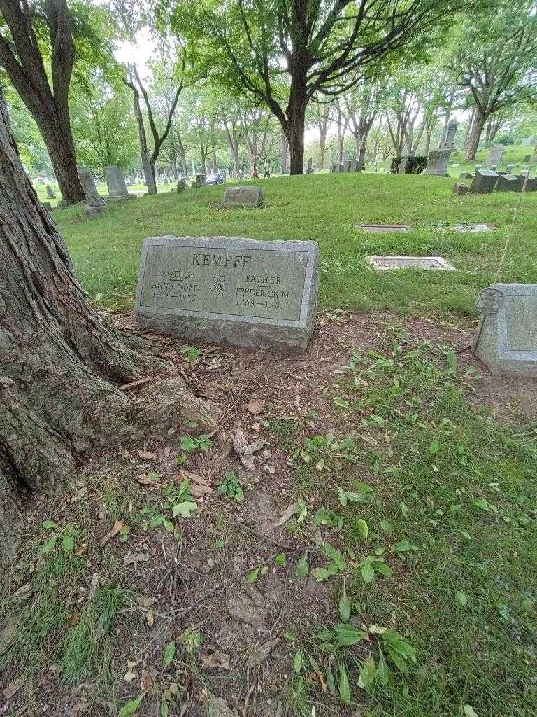 Anna Nord Kempff's grave. Photo 1