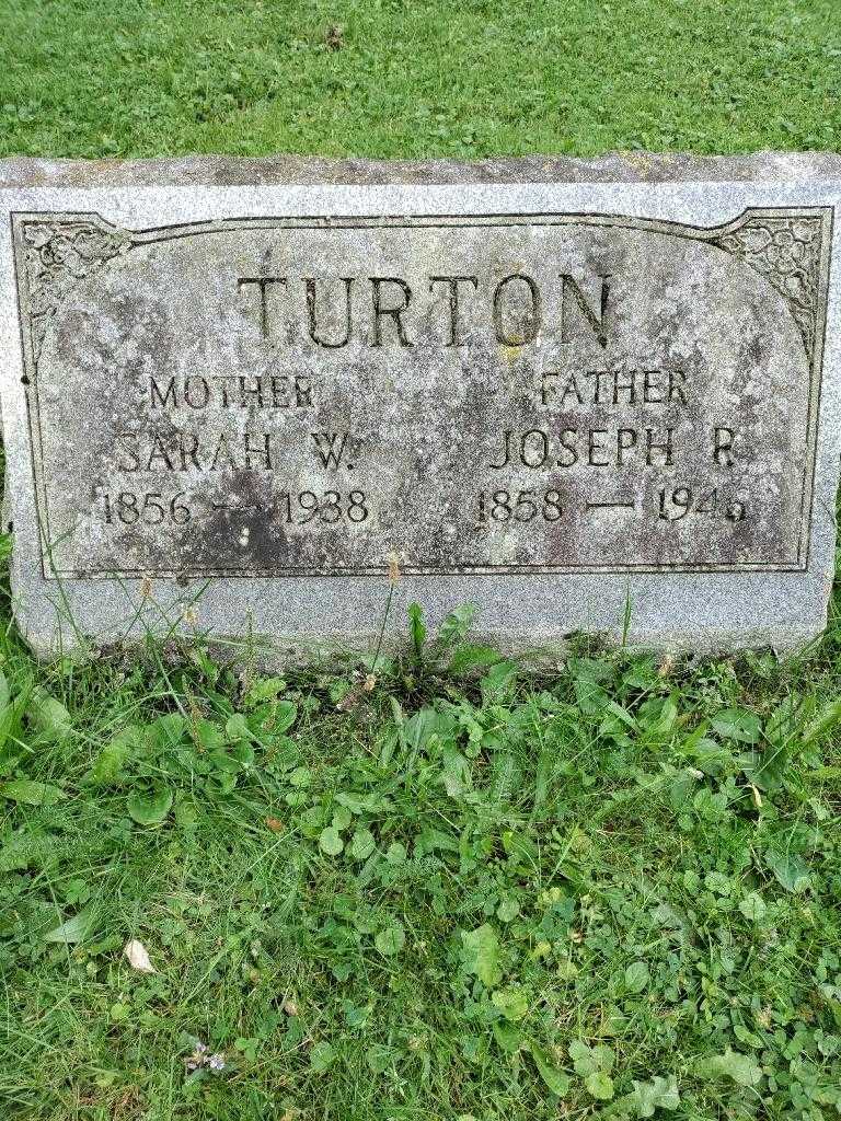 Sarah W. Turton's grave. Photo 2