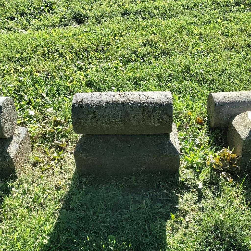 Josephine B. Seibert's grave. Photo 2