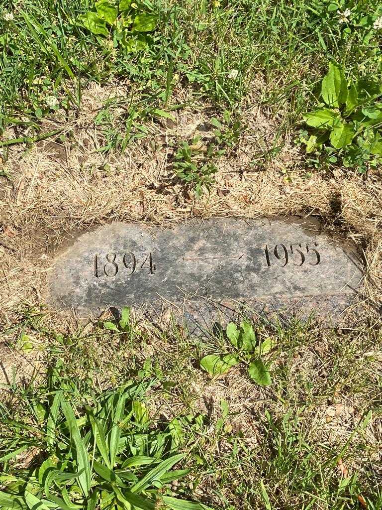 Marjorie T. Medlong's grave. Photo 2