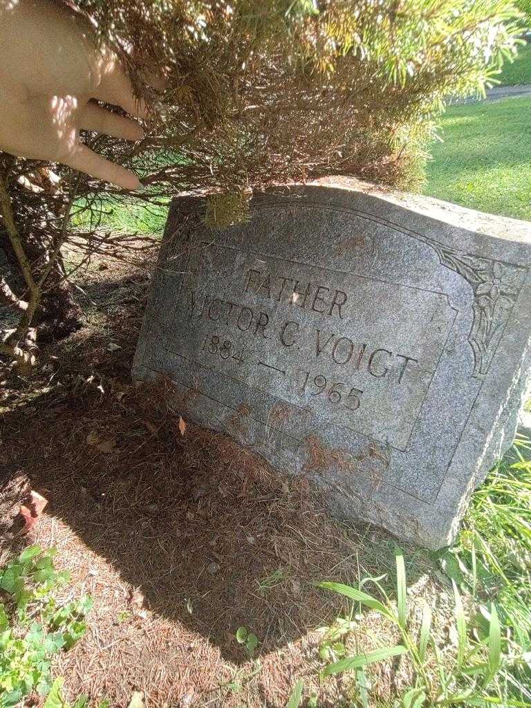 Victor C. Voigt's grave. Photo 2