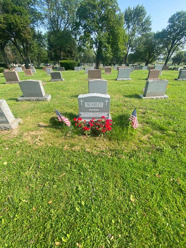 Elvira I. Quarles's grave. Photo 1