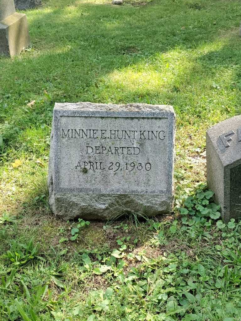 Minnie E Hunt King Departed's grave. Photo 2