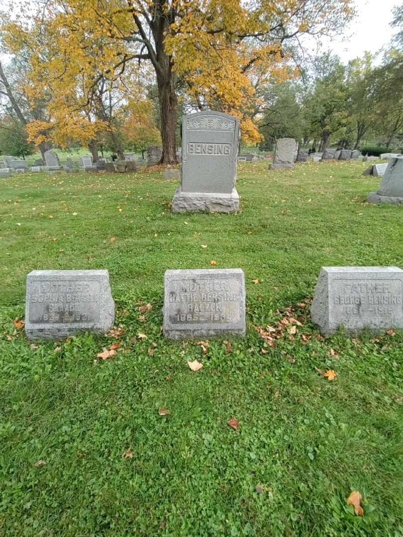 Hattie Bensing Balzer's grave. Photo 1