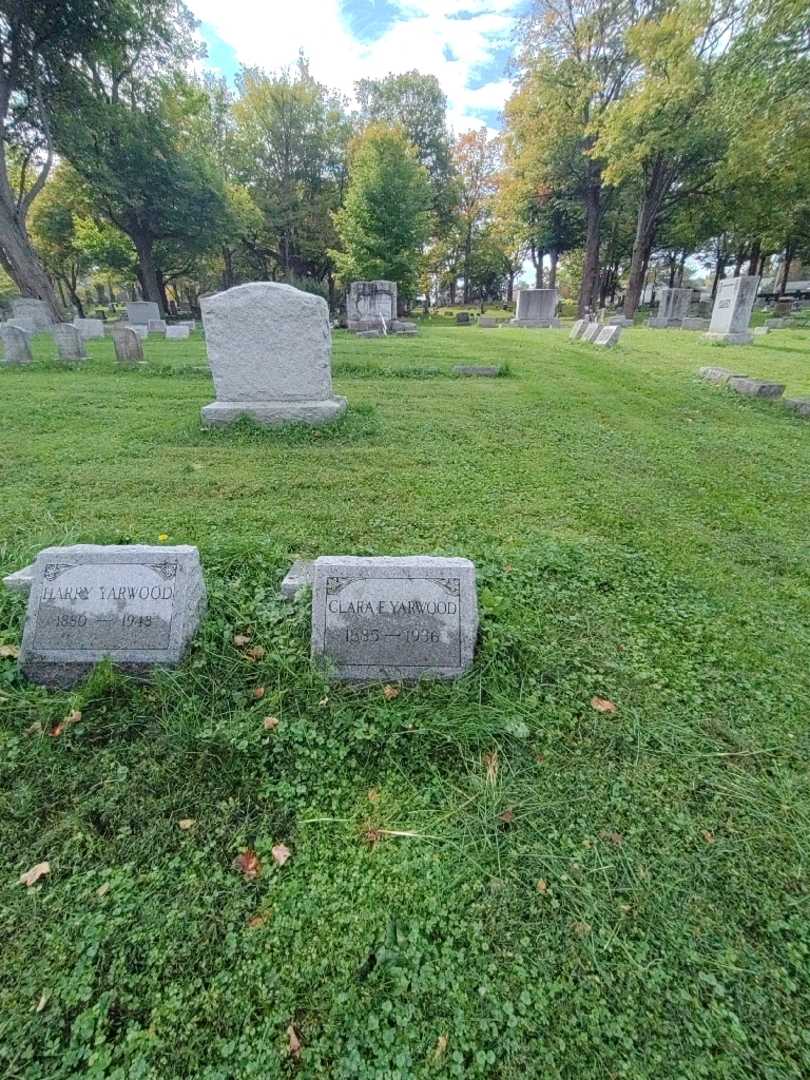 Clara E. Yarwood's grave. Photo 1