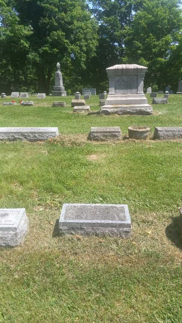 Viola Sneddon's grave. Photo 2