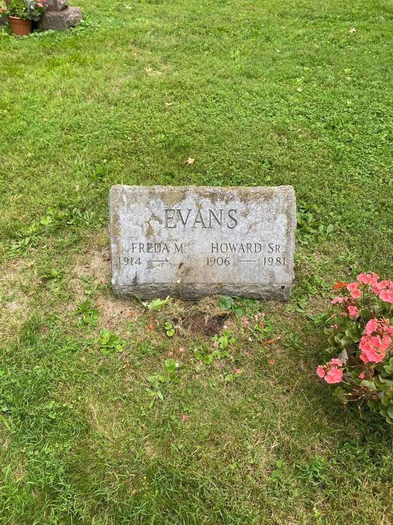 Howard Evans Senior's grave. Photo 3