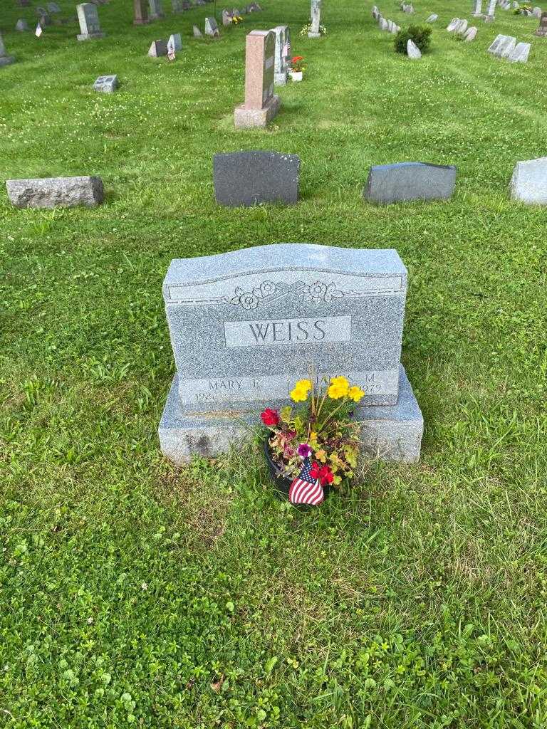 Mary E. Weiss's grave. Photo 2