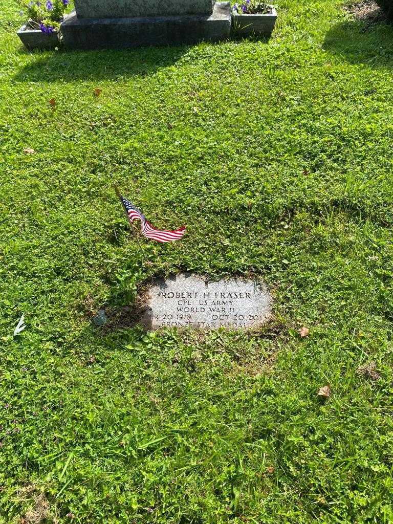 Robert H. Fraser's grave. Photo 2