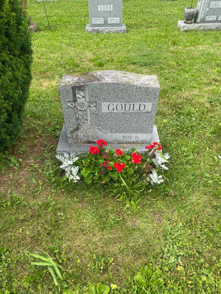 Roy D. Gould's grave. Photo 2