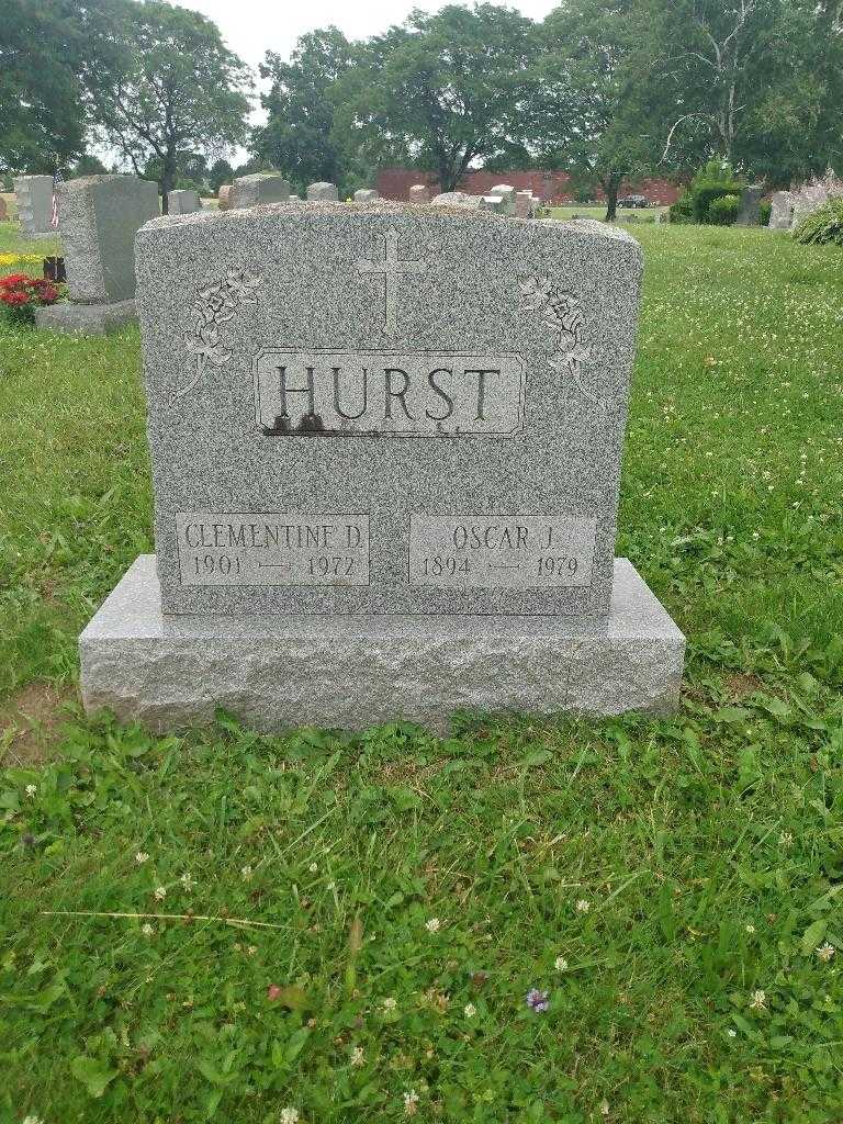 Oscar J. Hurst's grave. Photo 1