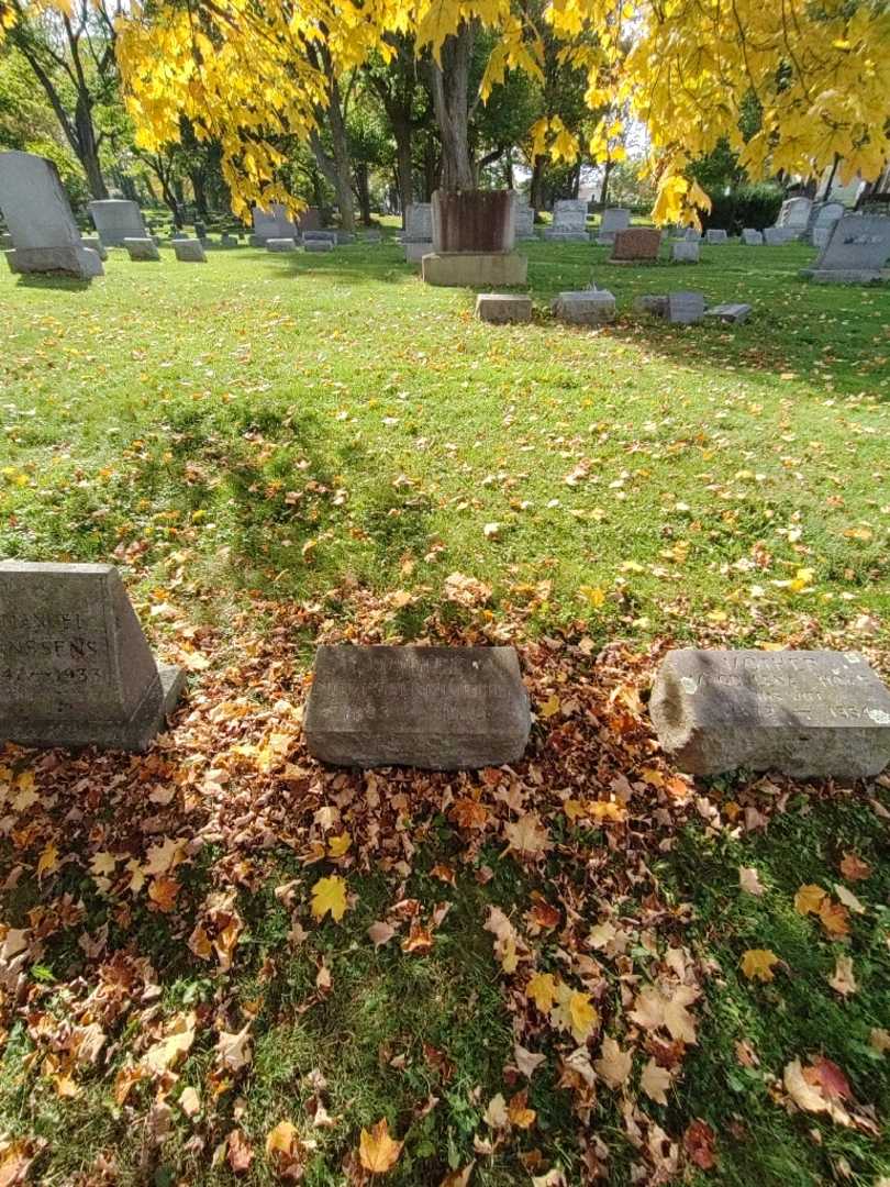 Ruth Howe Schmeichel's grave. Photo 1