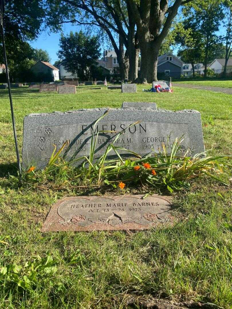 Esamode Emerson's grave. Photo 3